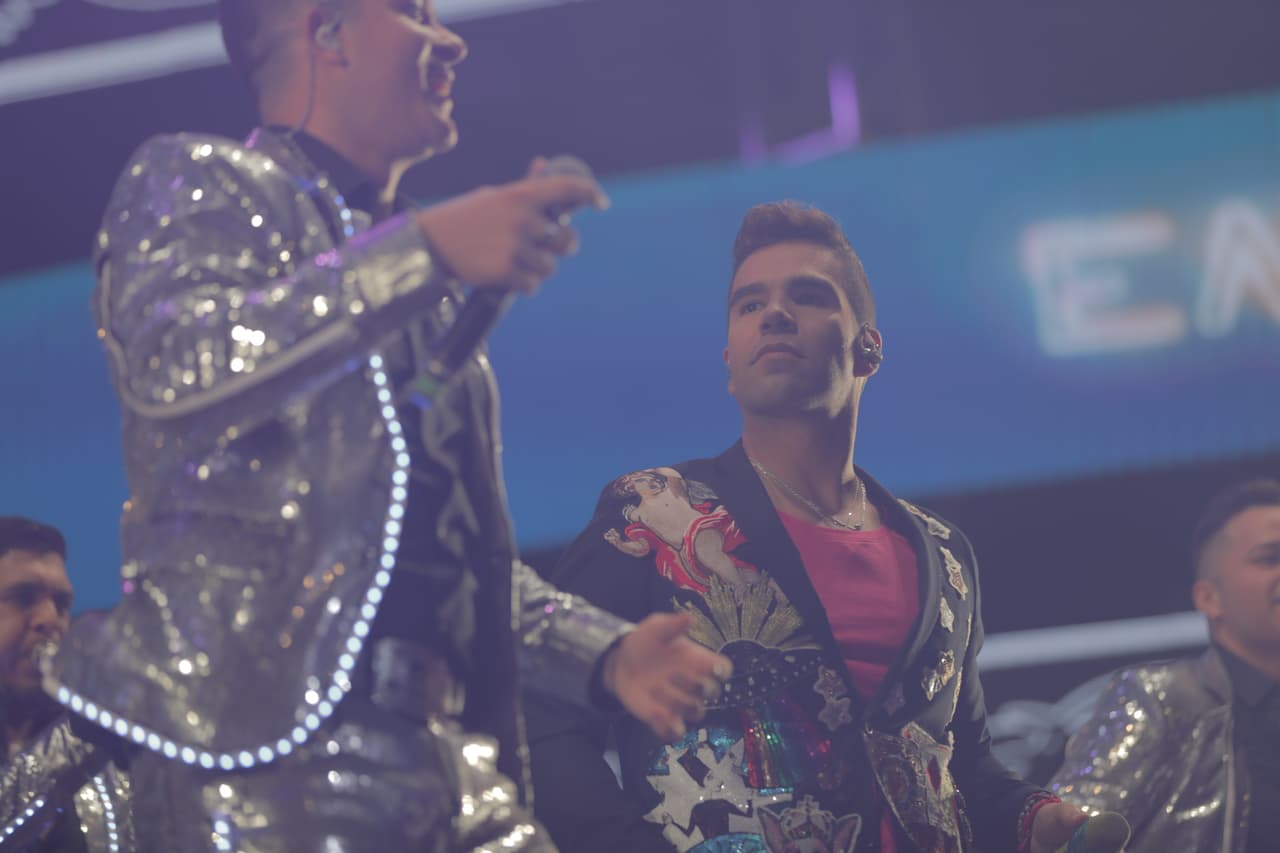 Emir Pabón acompañó a Los Recoditos al ritmo de "Lola la Bailera".