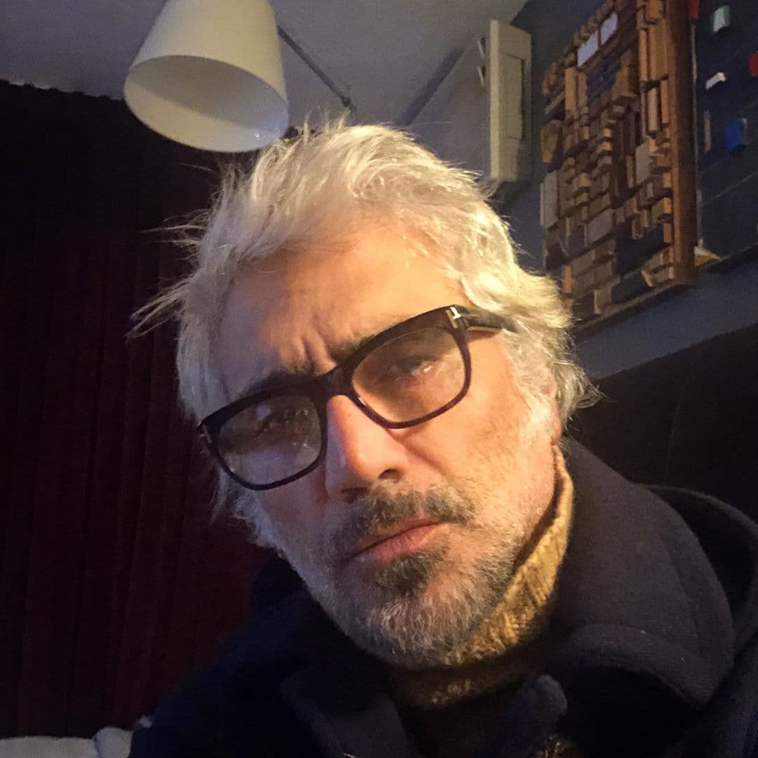 "Sé el cambio que quieres ver en el mundo... empecemos por nosotros", así fue como "El Potrillo" dejó ver su nueva apariencia en su cuenta oficial de Instagram.