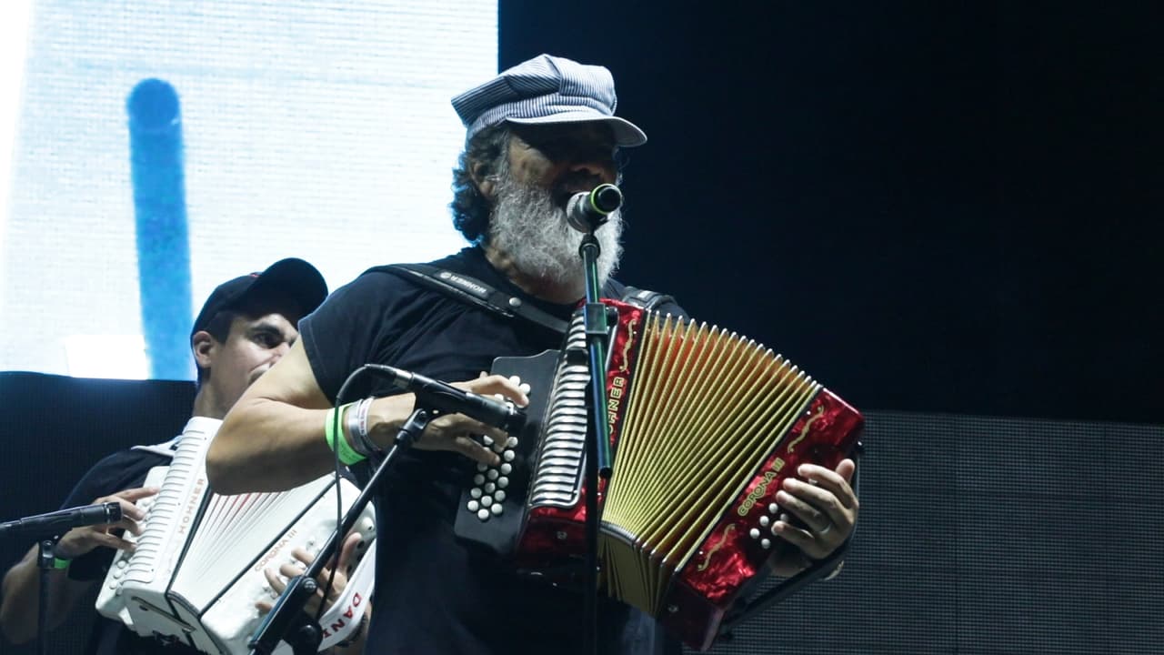 El reconocido cantante tuvo la oportunidad de tocar en escenarios internacionales de países como Estados Unidos, Francia, Brasil, Argentina, Brasil, Marruecos. Costa Rica, Colombia, China, Rusia; en el último mes tuvo la oportunidad de realizar una mini gira por Alemania, Francia e Inglaterra.