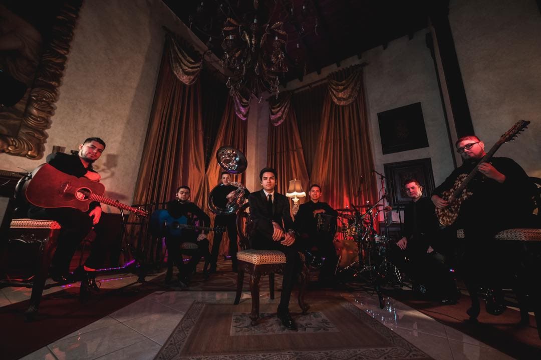 El tema se incluye en su último disco "Te Comparto", el cual se lanzó en octubre pasado.