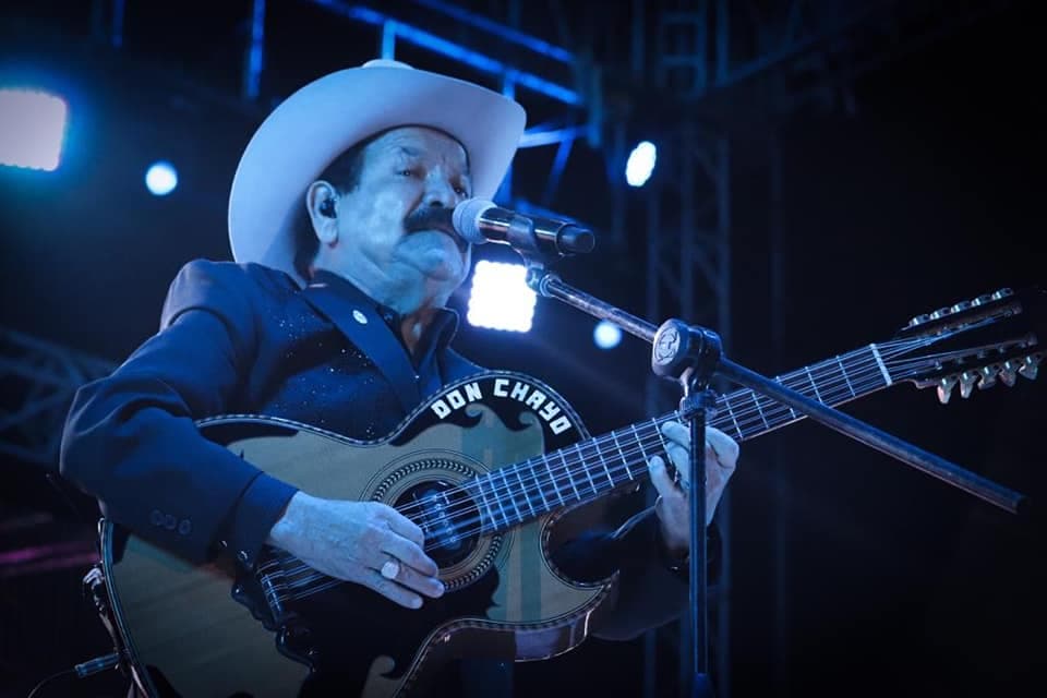 Tras varios discos de oro, platino; más de 40 discos grabados, cientos de sencillos interpretados y otros cientos de conciertos, Don Chayo decidió dejar a Los Cardenales de Nuevo León.