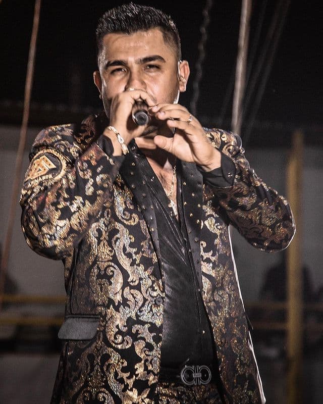 Gerardo Díaz y Su Gerarquía es uno de los talentos de AfinArte Music, sello responsable de talentos como Alexander García, El Fantasma, y Los Dos Carnales.