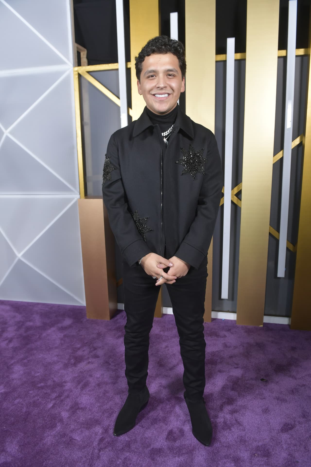 Christian Nodal, quien recientemente ganó un Grammy Latino, fue de los artistas más solicitados en la Alfombra Morada de los Premios Bandamax 2018.