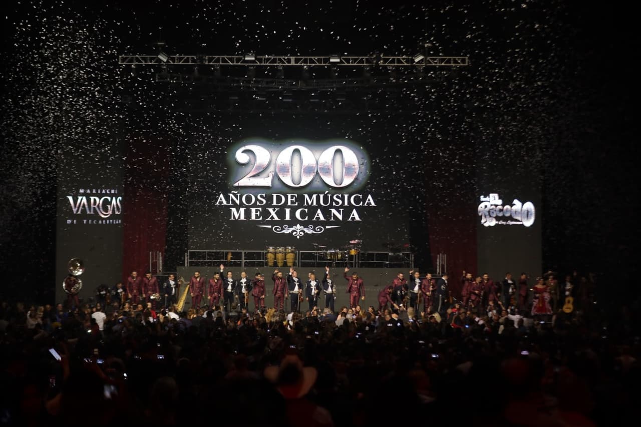 Banda El Recodo y el Mariachi Vargas de Tecalitlán compartieron lo mejor de su carrera al público que se reunió el pasado 30 de septiembre en el Microsoft Theater de Los Ángeles.
