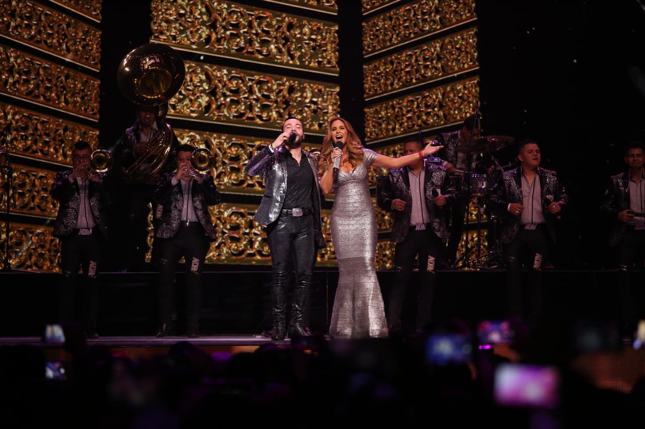 Lucero brilló con su actuación en los Premios Bandamax 2019