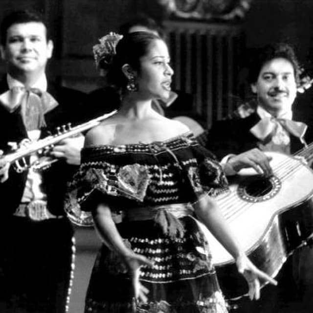 Selena. La desaparecida "Reina del Tex-Mex" sigue cautivando con su música a las nuevas generaciones. Hasta el día de hoy, y a casi 26 años de su muerte, no ha surgido un talento que la haya podido igualar.