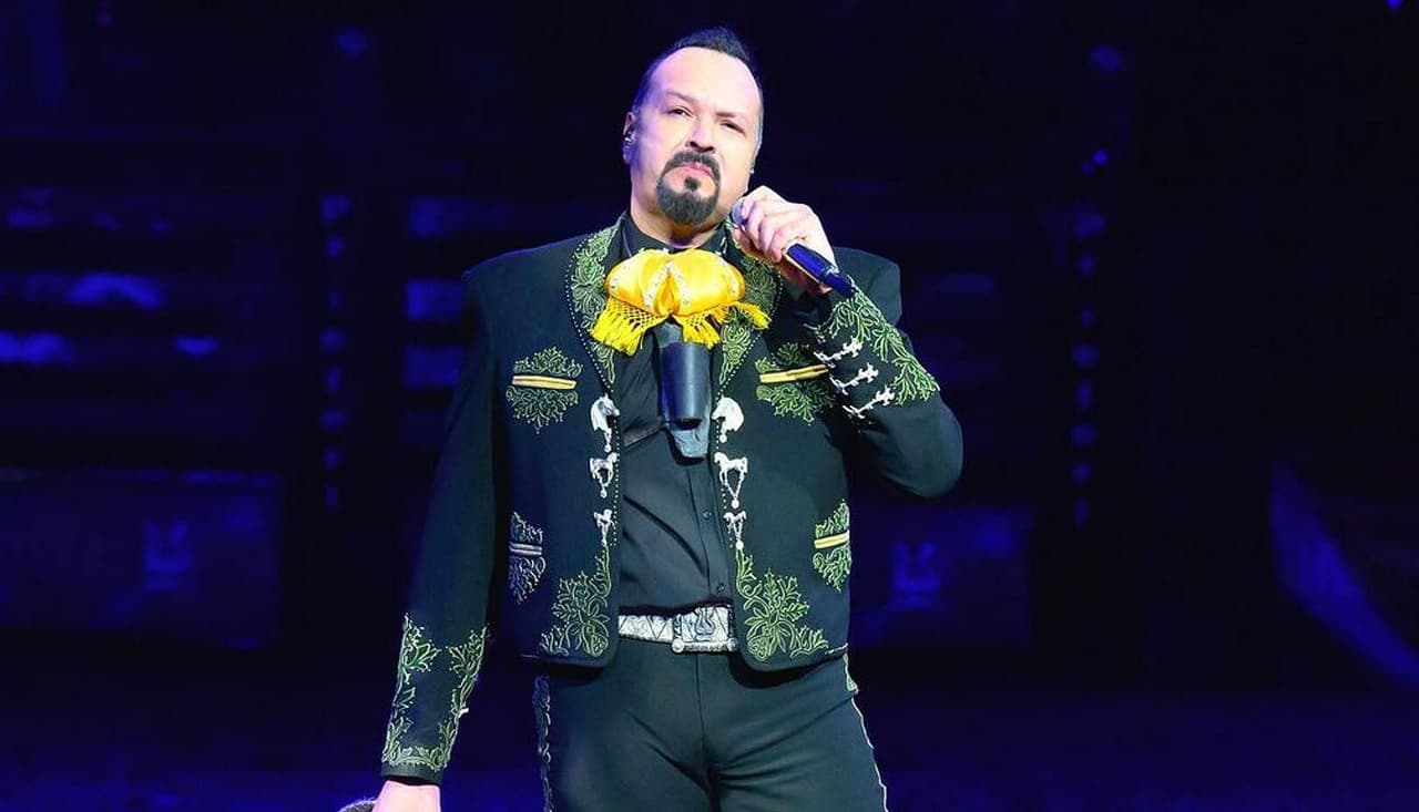 Pepe Aguilar presentó su libro 'Mexicano Hasta Los Huesos'