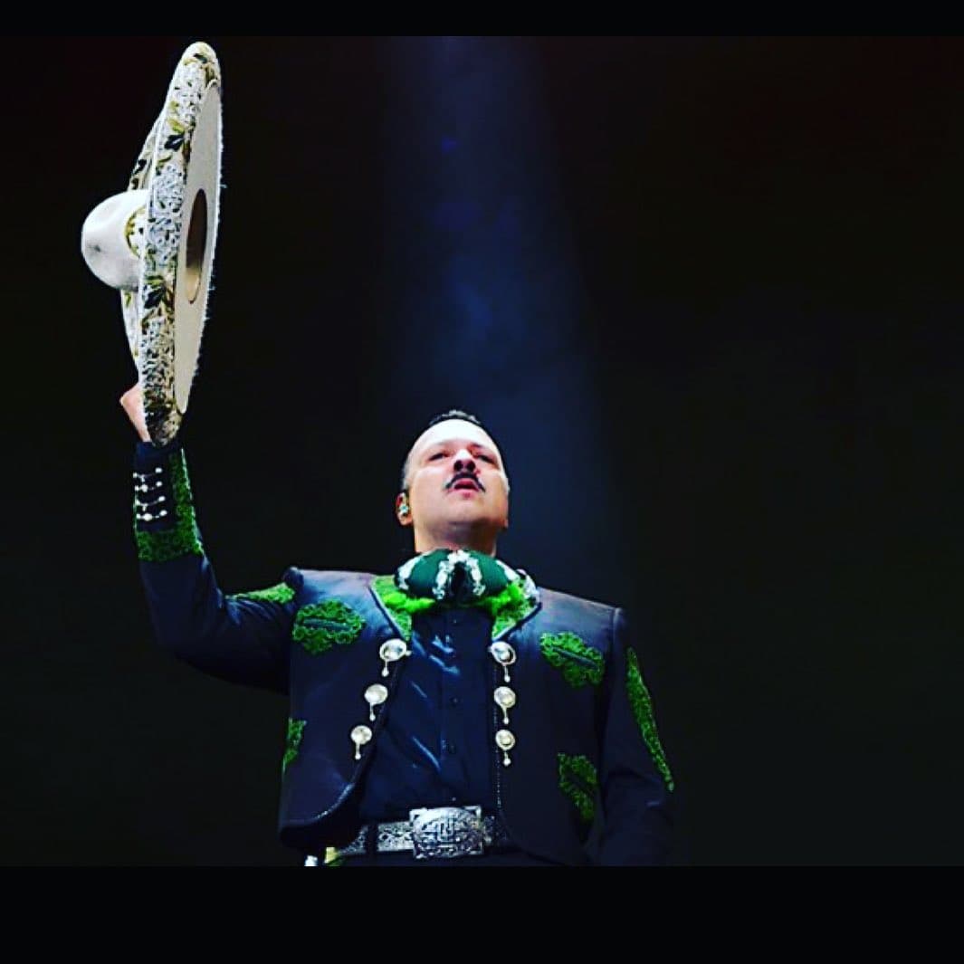 Pepe Aguilar. El actual artífice del legado que dejó don Antonio Aguilar es su hijo menor. Desde la cuna estuvo rodeado de música y tradiciones, la cuales ha logrado mantener en el gusto de la gente y ha impulsado aún más con proyectos como Jaripeo Sin Fronteras.