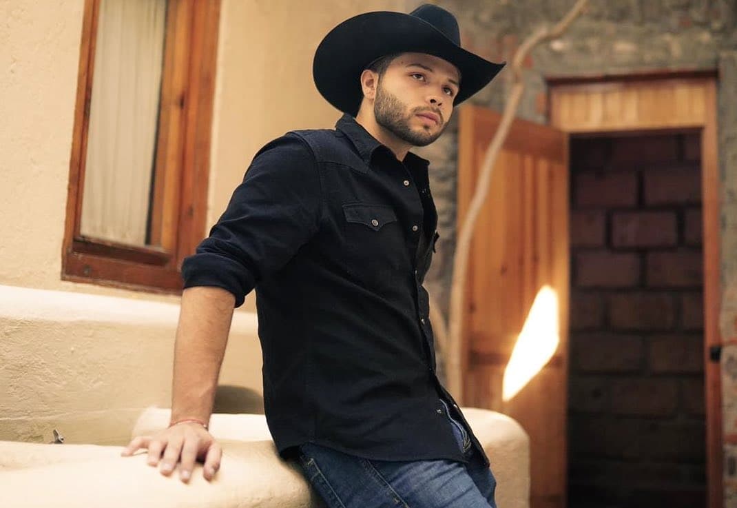 Leonardo protagoniza junto a su familia el espectáculo "Jaripeo Sin Fronteras".