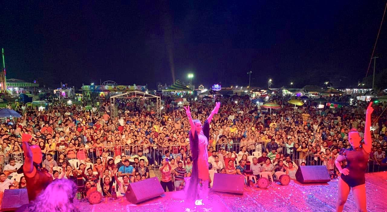 Un lleno total, es el que vivió la intérprete de "Bombón Asesino" en su concierto.