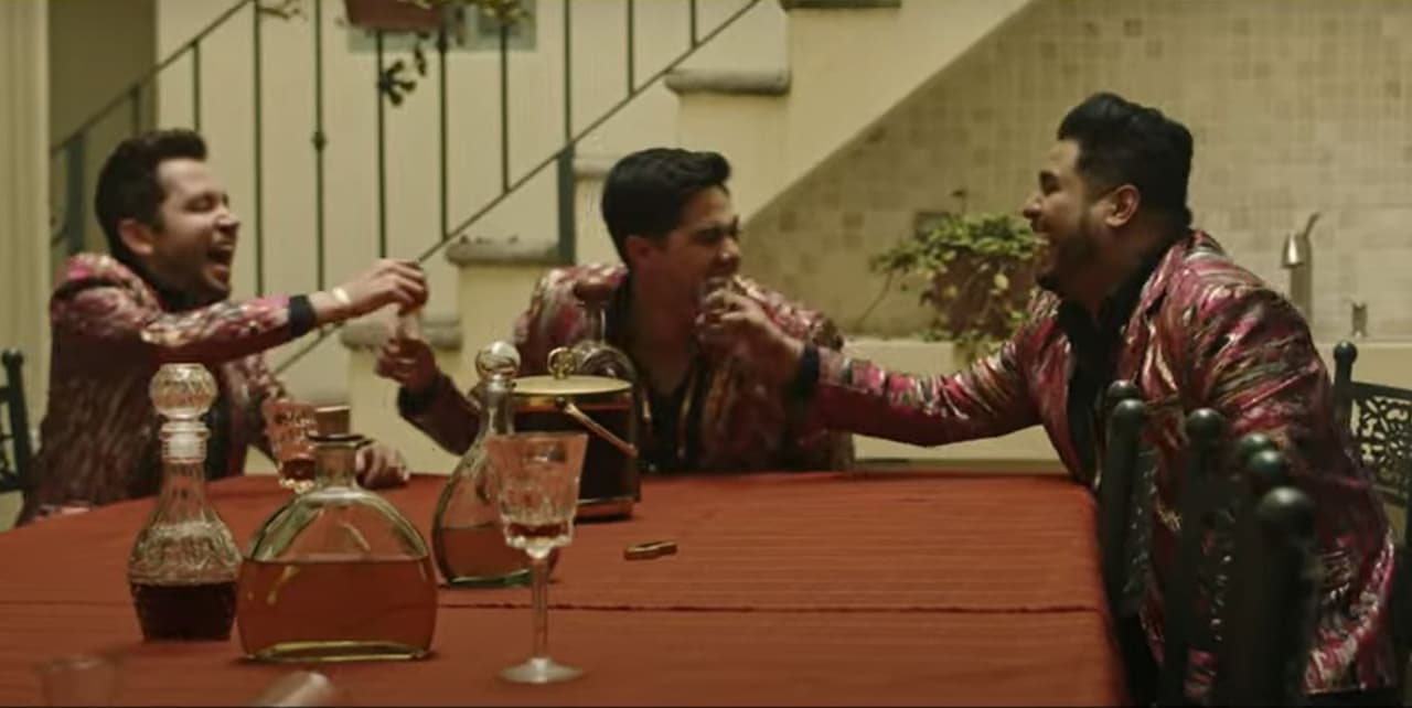 La Adictiva presume video oficial de 'Te Doy 8 Días', dueto con Juan Gabriel