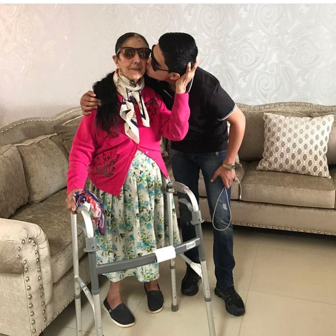 Ulises Chaidez y su abuelita