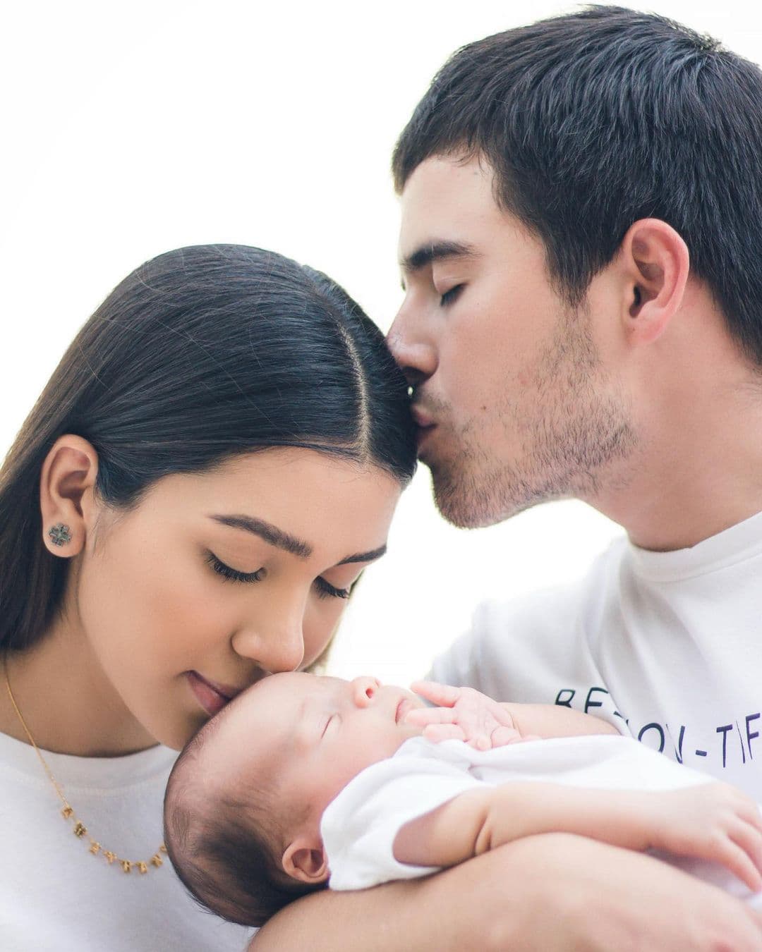 José Manuel Jr. El cantautor José Manuel López, ex integrante de Los Plebes del Rancho, y su pareja María, le dieron la bienvenida al pequeño en agosto. El bebé posee una cuenta de Instagram en la que sus orgullosos padres presumen cuánto ha crecido.
