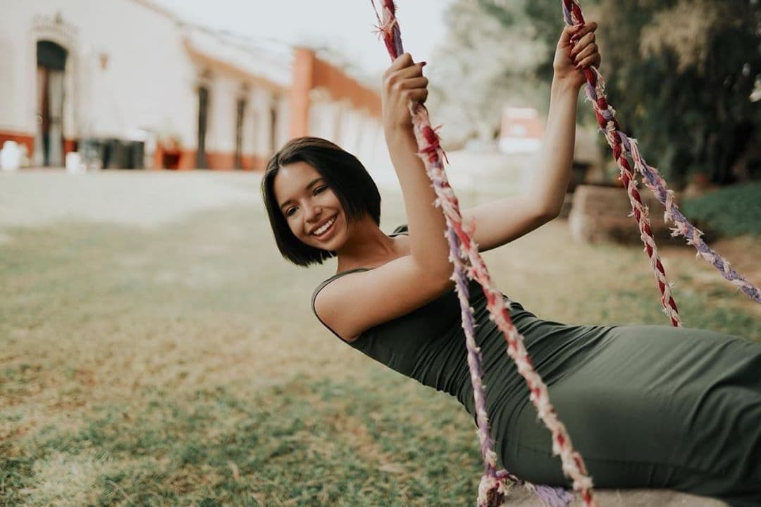 ¿Te gusta algún deporte? "Me gusta ver los deportes, quizá, a veces, un juego muy importante sí me gusta verlo, de futbol soccer. De futbol americano no le entiendo. No sé si sea deporte, pero me gusta hacer yoga".