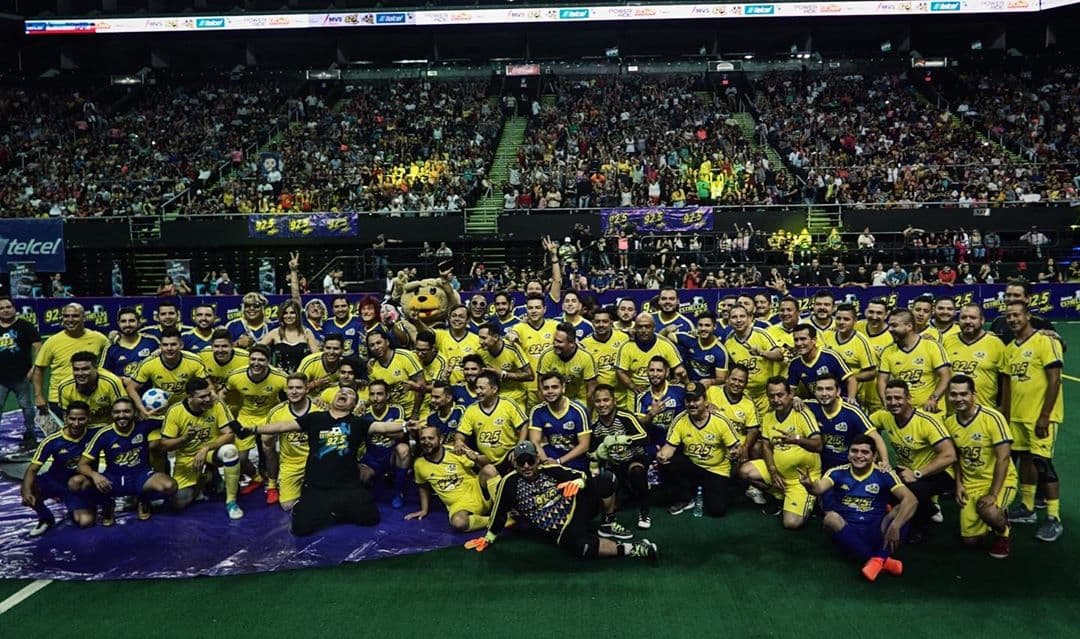 "Aficionados que viven, la intensidad del futbol... grupero", el Equipo de Banda, conformado por estrellas de la música como Julión Álvarez, El Recodo y Pancho Barraza, entre otros, ganaron el Juego de las Estrellas, en su versión futbolera.