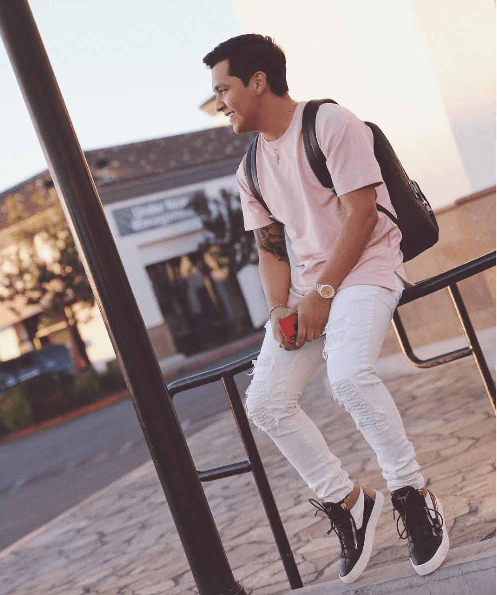 Christian Nodal revela parte de su vida
