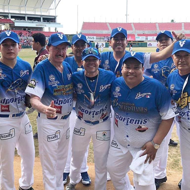 El recinto registró un lleno total para ver jugar a las estrellas del regional y para escuchar los palomazos que se aventaron algunos de sus exponentes.