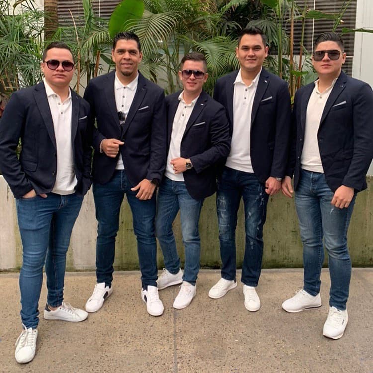 Los Recoditos se preparan para celebrar sus 30 años de carrera con un magno concierto en el Carnaval de Mazatlán. Además, este año significó un cambió en las voces con la partida de "El Flaco" y la llegada de Rafa y Eduardo, así como de su nuevo disco "Perfecta".