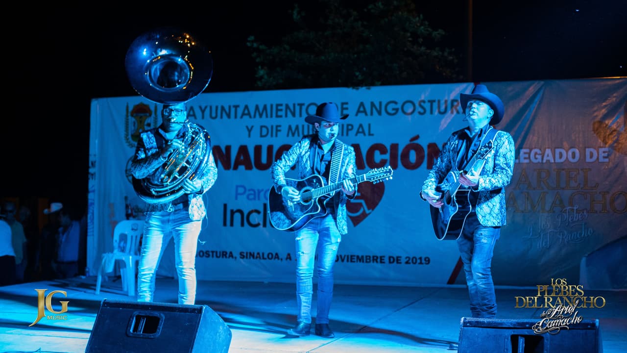 Los Plebes del Rancho de Ariel Camacho ofrecieron algunos de sus éxitos.