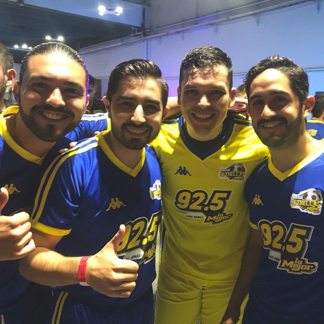 Los Invasores de Nuevo León, Cardenales de Nuevo León, Fievre Looka, La Firma, Kikin y Los Astros, Leandro Ríos, Miguel Galindo, Corceles de Linares, Chayín Rubio, Los Rojos, LMT y San Luisito Norte conformaron al Equipo Norteño, vestidos de amarillo.