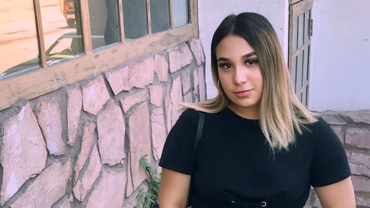 Así canta Valentina Elizalde, la hija del ‘Gallo de Oro’