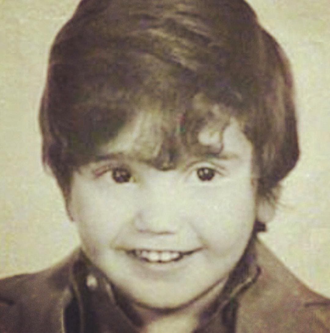 "El Potrillo", Alejandro Fernández, mantiene su característica sonrisa, a sus 49 años.