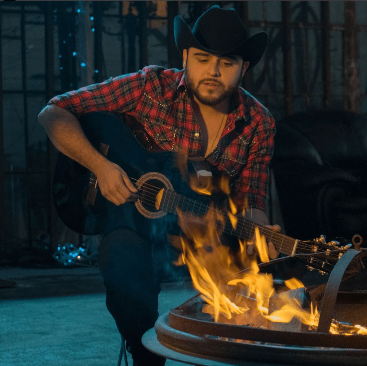 Gerardo Ortiz emprende el vuelo junto a T3r Elemento