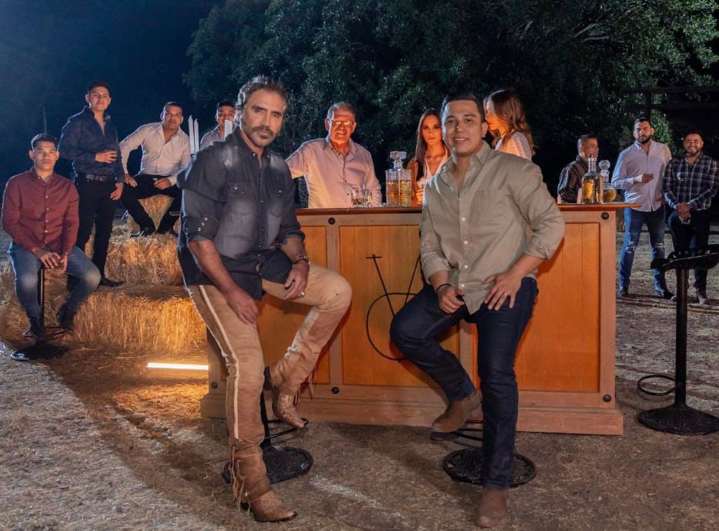 Alejandro Fernández debuta en la banda junto a La Arrolladora