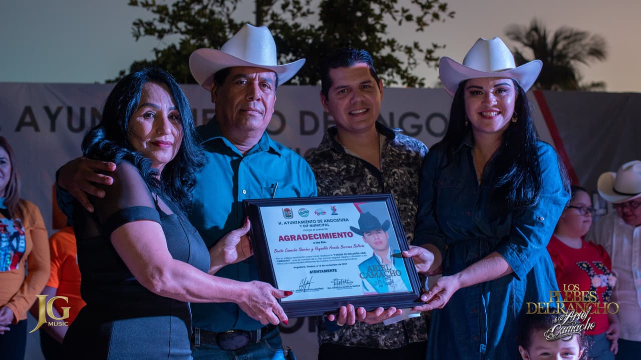 Benito Camacho Sánchez y Reynalda Armida donaron mobiliario para los pequeños.