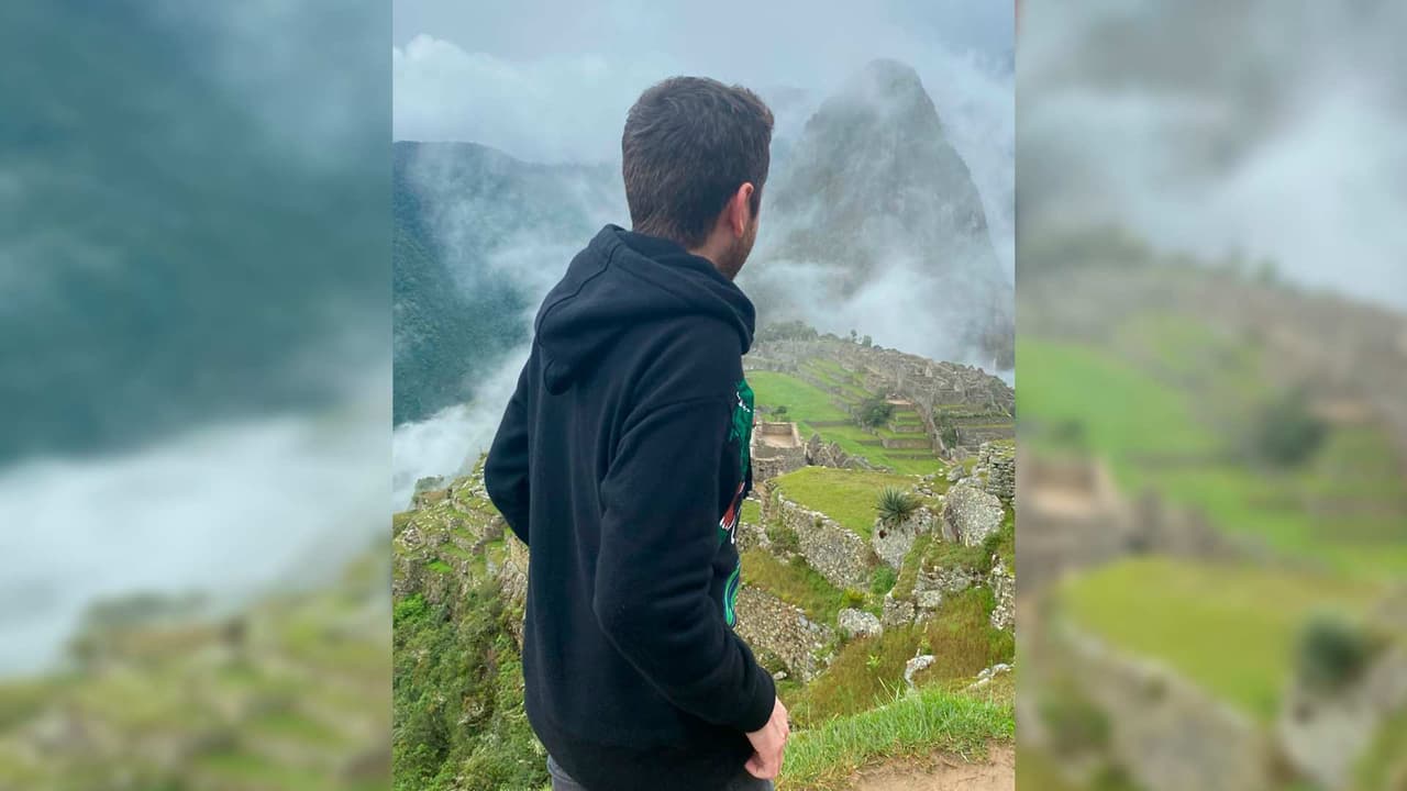 Memo Garza, vocalista de La Adictiva, presume sus lujosas vacaciones en Perú