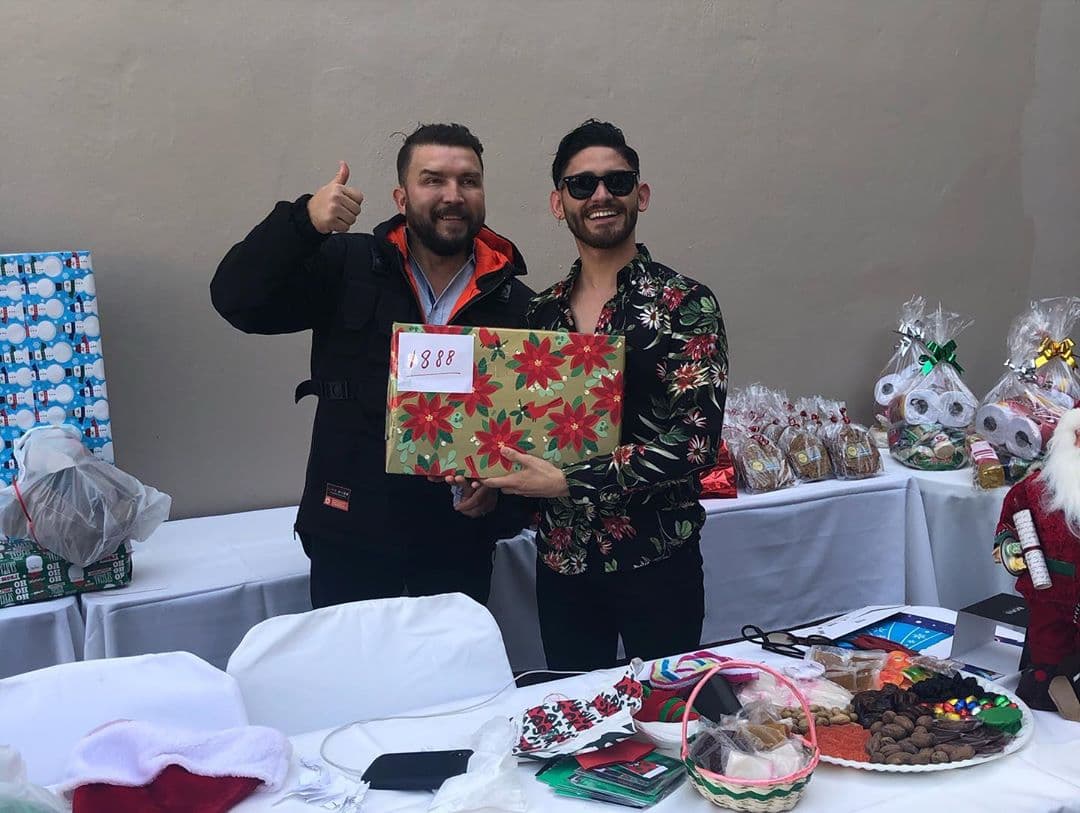 Ricky Yocupicio fue otro de los afortunados en llevarse un regalo.