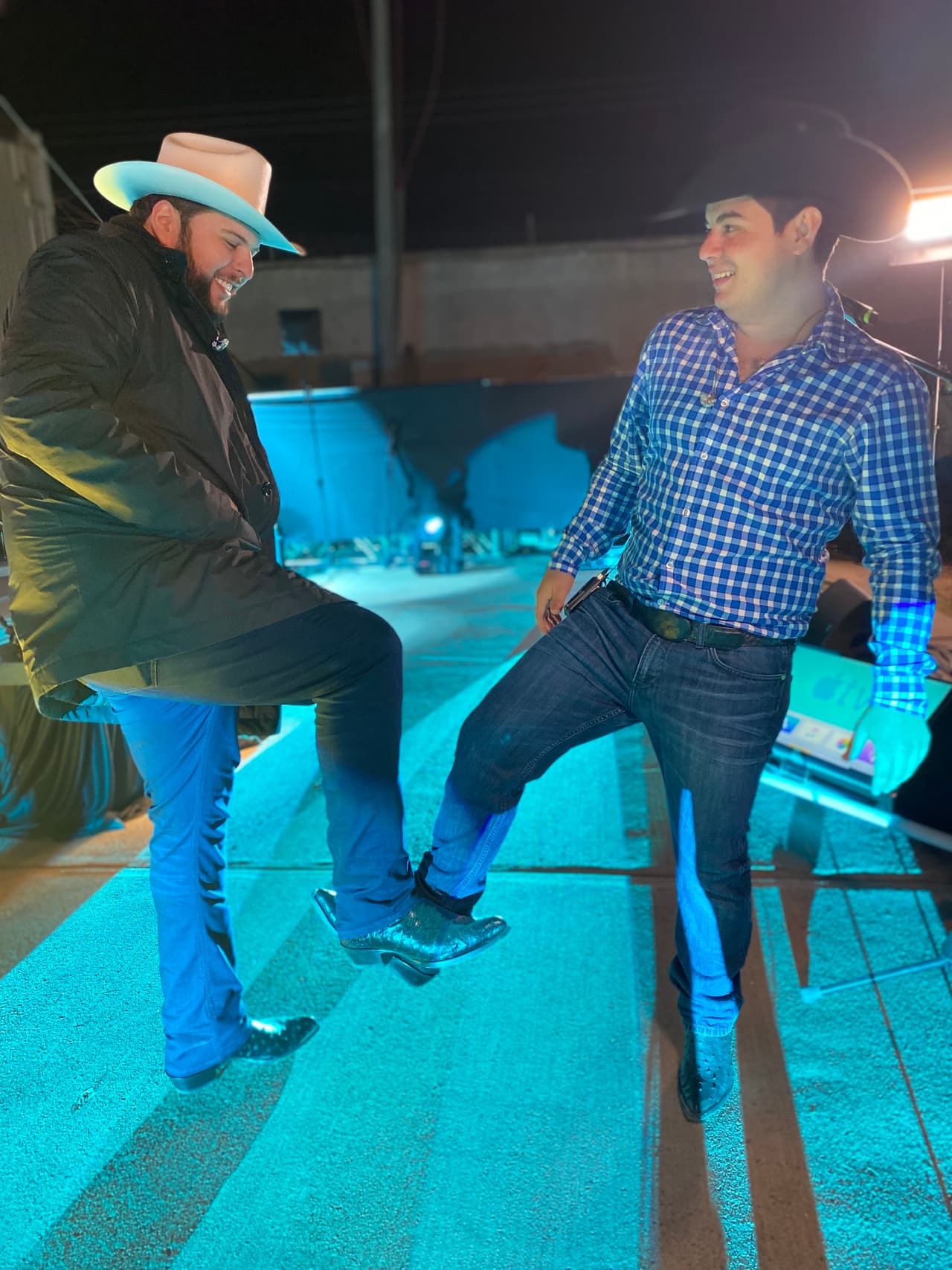 La grabación se realizó el pasado 17 de marzo en Guadalajara, Jalisco, aprovechando la pausa que vive la industria del regional por la contingencia del coronavirus COVID-19 a nivel mundial.