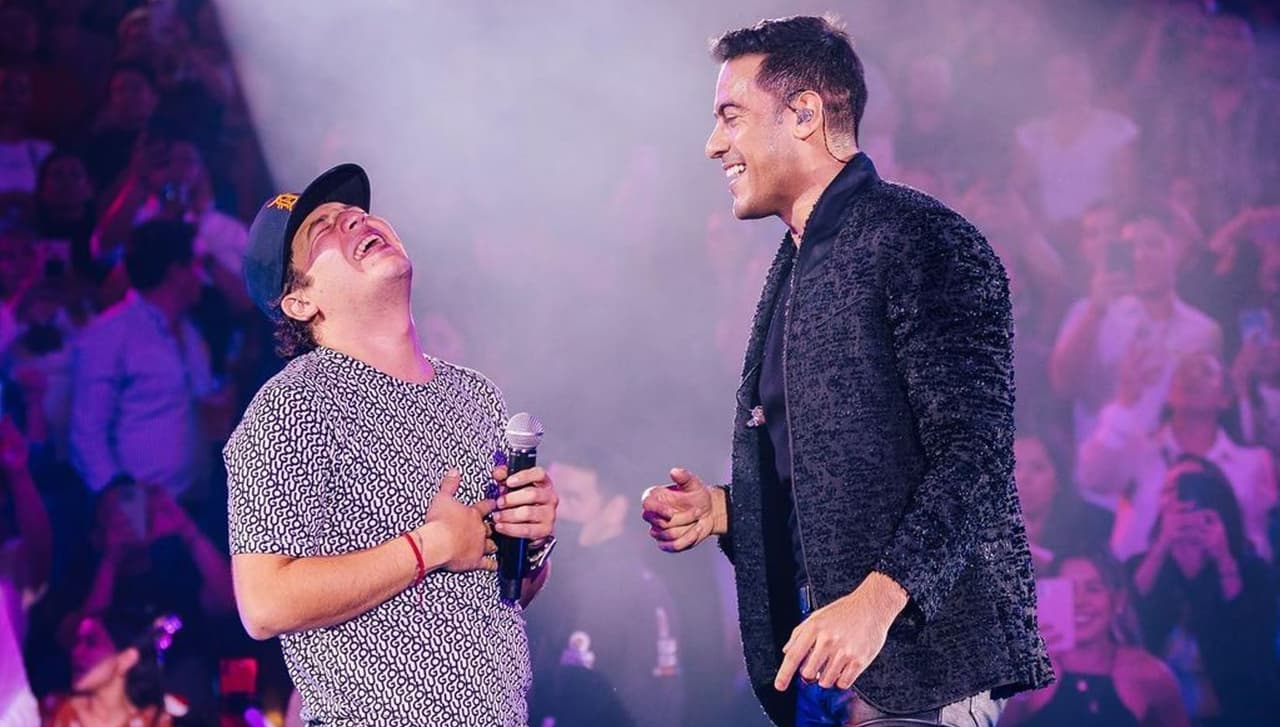 Remmy Valenzuela se echó un palomazo con Carlos Rivera durante palenque en Guadalajara