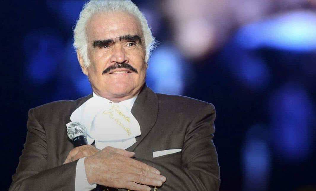 Vicente Fernández regresó a terapia intensiva por un cuadro de neumonía