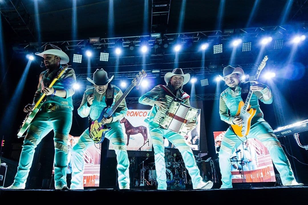 Bronco continúa en activo con giras por México, Estados Unidos y Latinoamérica.