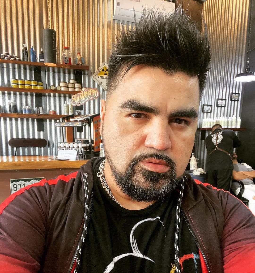 En materia profesional, Luis Antonio López se encuentra a la espera de iniciar una gira junto a Grupo Firme.