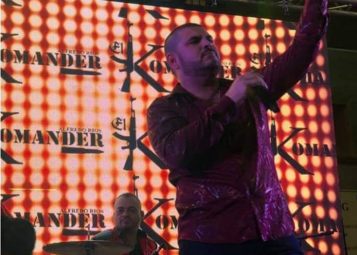 'El Komander' no pierde 'La corona'