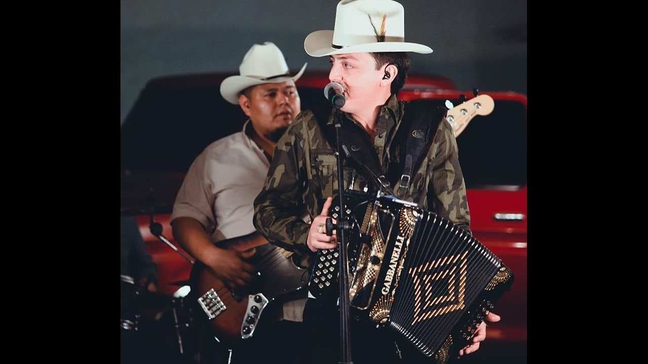 Imanol Quezada, de Los Dos Carnales, muestra que es fan de Sergio Vega, 'El Shaka'