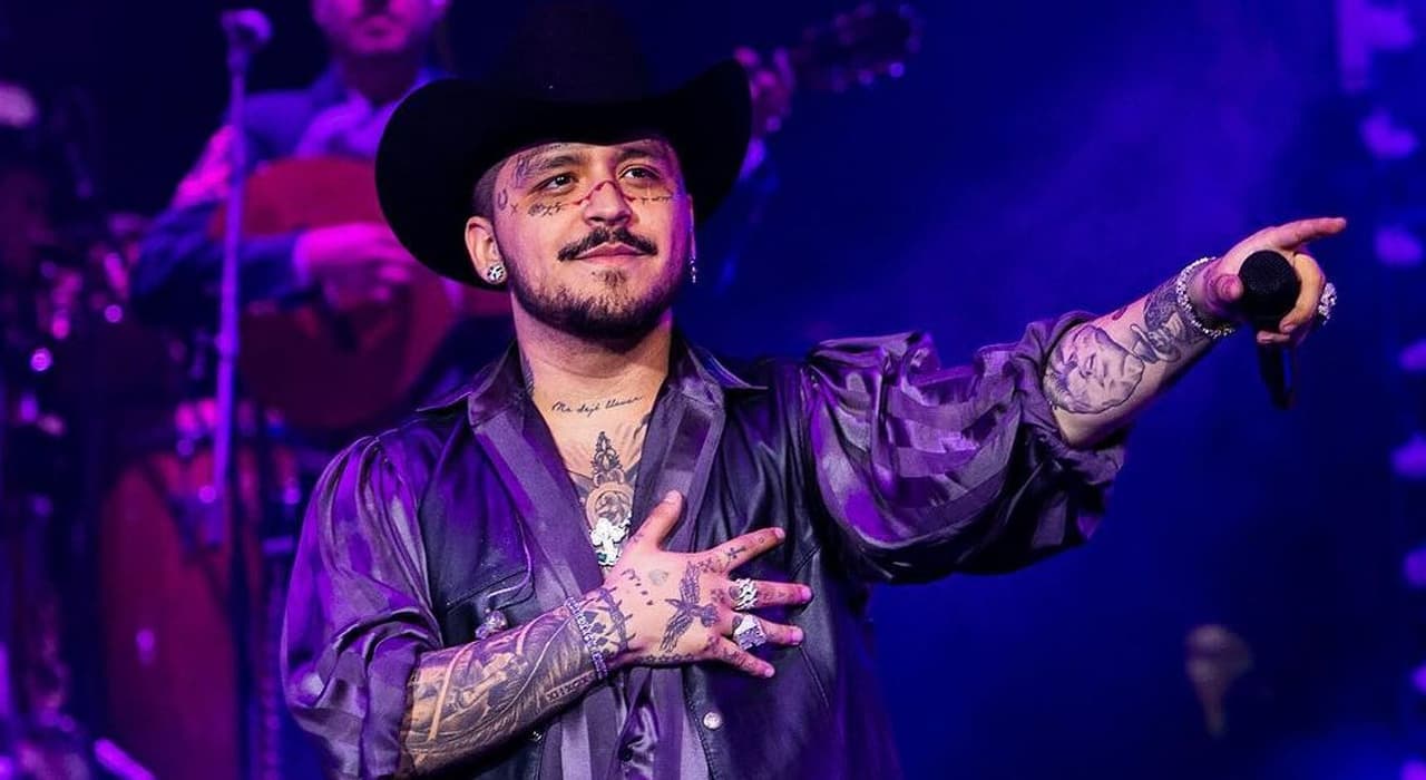 Christian Nodal presume en redes un especial regalo de Cazzu