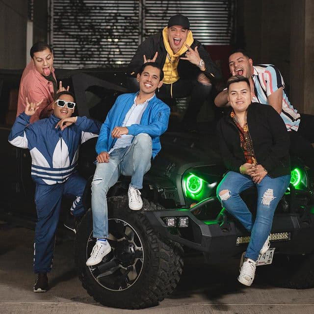 Grupo Firme. Eduin Caz y compañía son una de las agrupaciones que han visto en las redes sociales parte de la fórmula de su gran éxito y sus casi 3 millones de followers lo comprueban.
