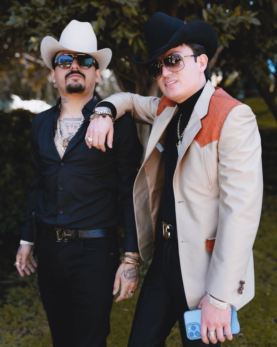 Los Dos Carnales están en la cima de la radio en México con 'Se Me Soltó El Hocico'