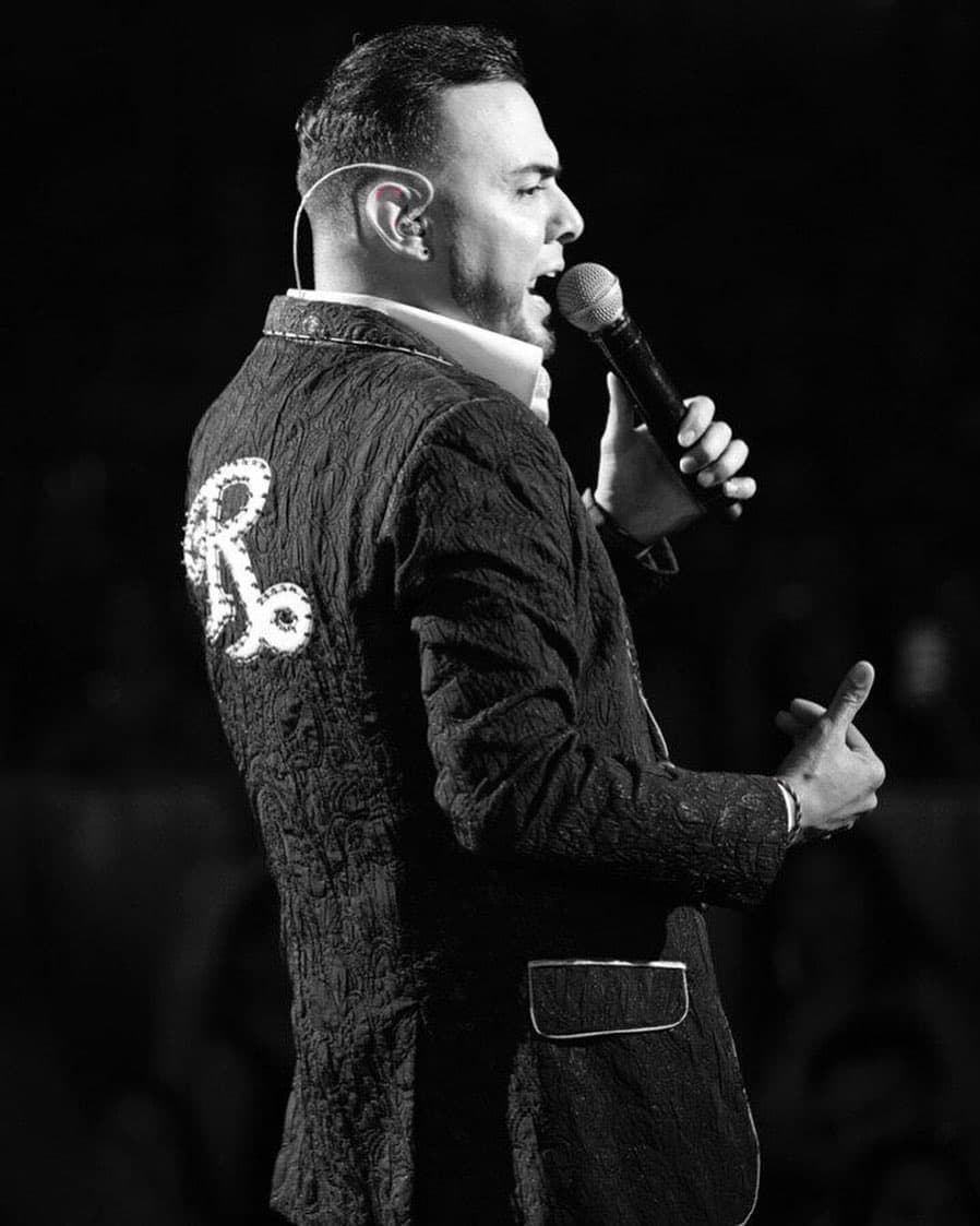 El cantante dedicó "Gracias Por Tu Amor" a su pequeña, quien no pudo contener las lágrimas por la emoción de ver a su papá.