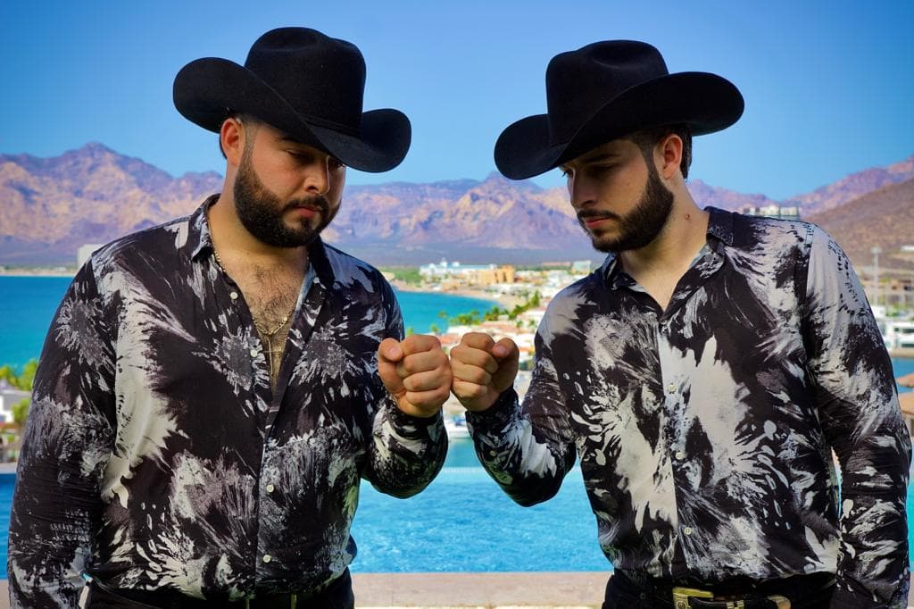 El video oficial de "Hombre Fino" se filmó en Sonora, en una playa conocida como San Carlos y en un rancho de un conocido.