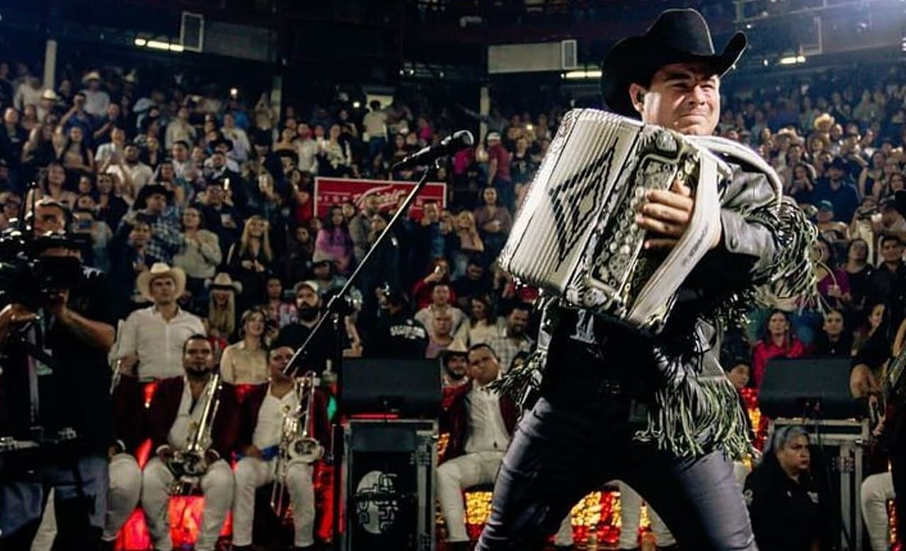 Alfredo Olivas: aclaran que el cantante está bien y confirman incidente a su equipo