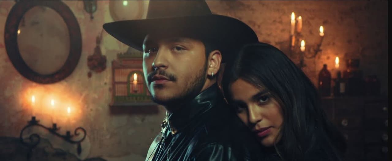 Christian Nodal protagoniza el video de "Amor Tóxico".