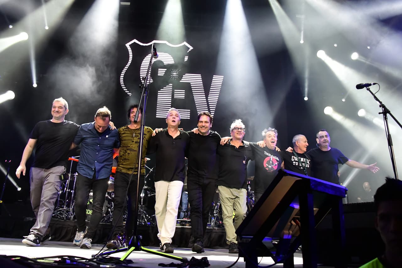 La banda presentó su 'Huevos Revueltos Tour' en la Arena Ciudad de México