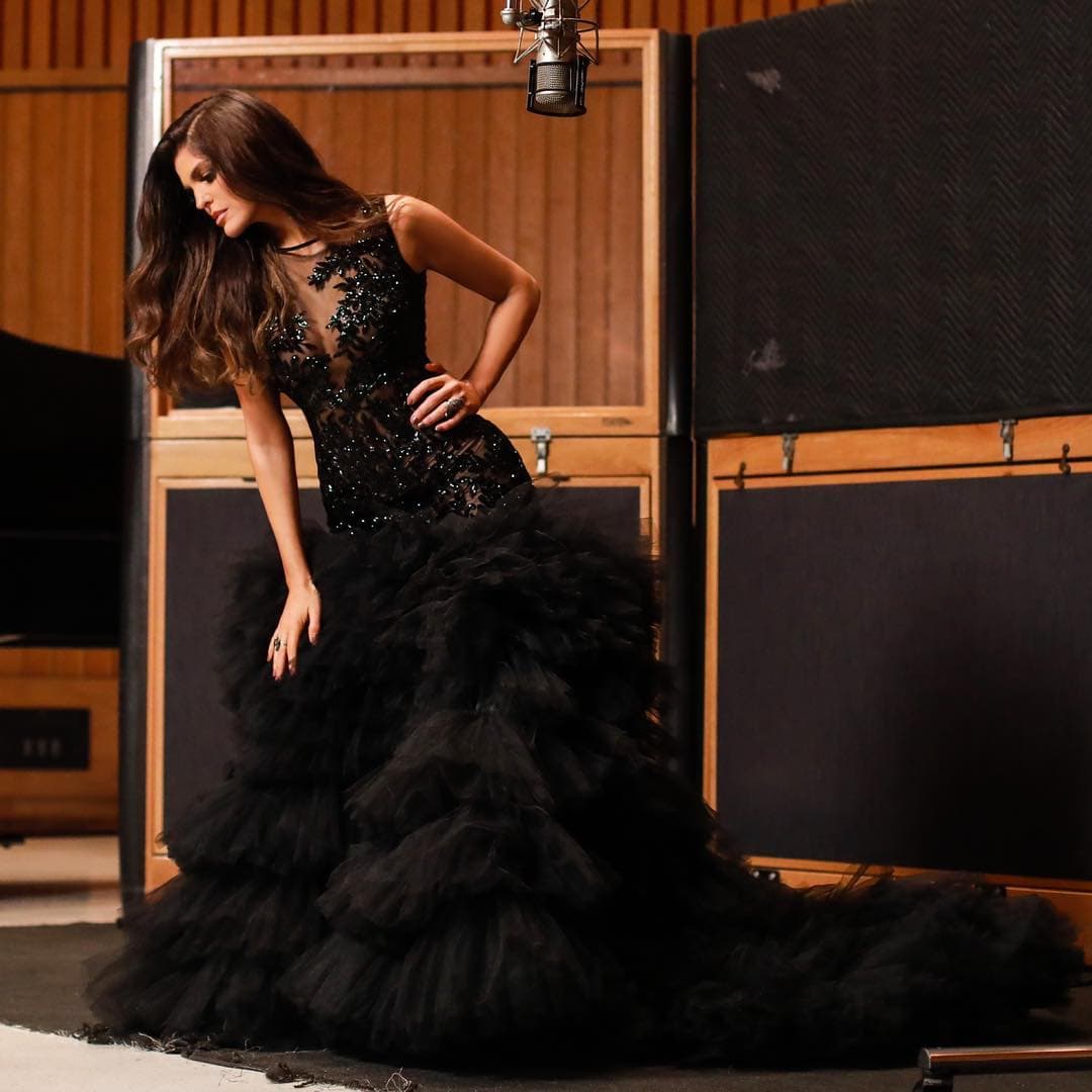 Ana Bárbara disfruta del éxito del tema "Solos".