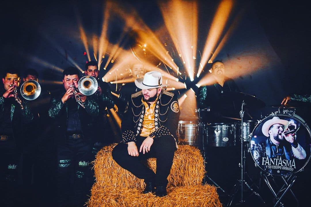 El Fantasma ha logrado posicionarse cada vez más en el regional mexicano con su propuesta musical.