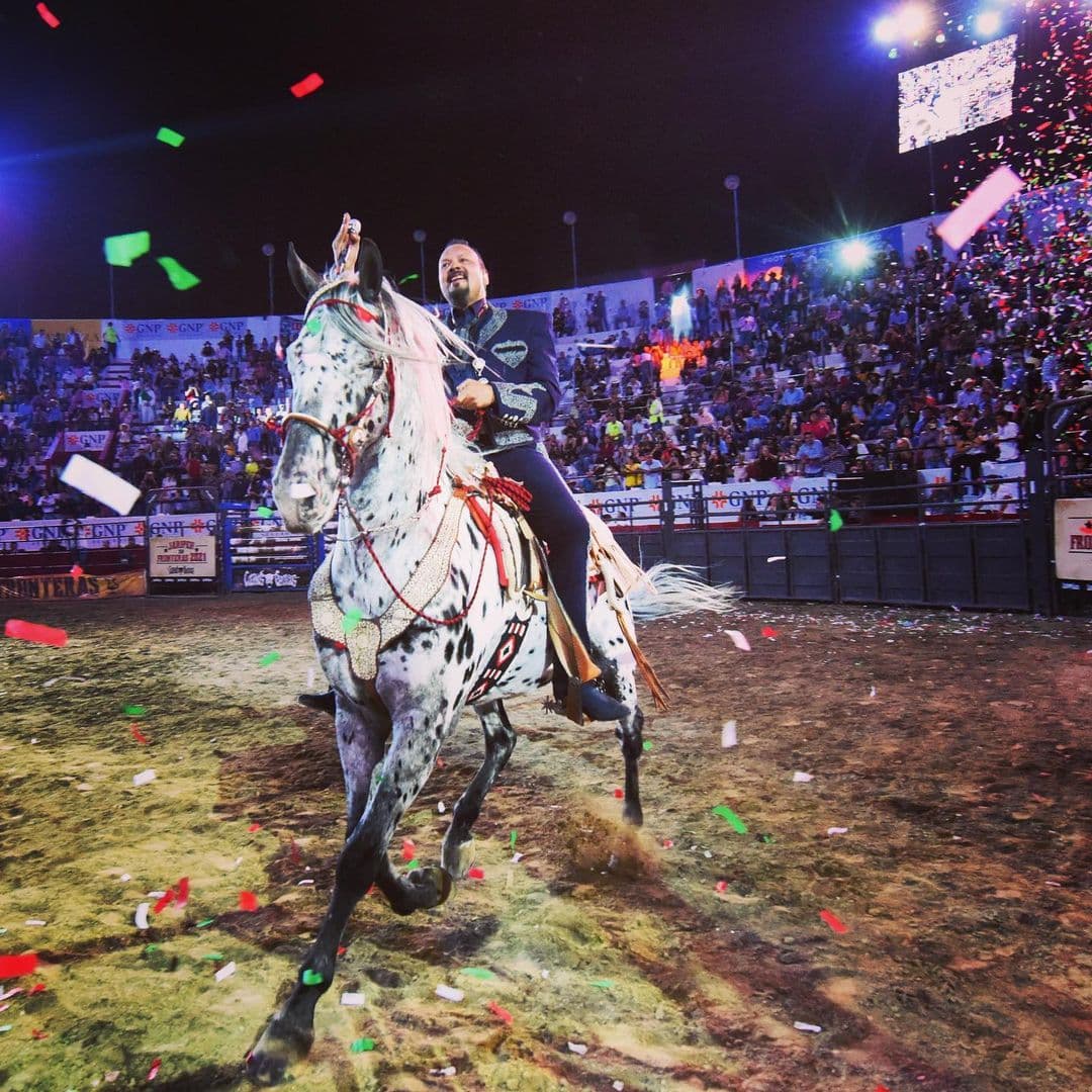 Pepe Aguilar se presenta con el espectáculo "Jaripeo Sin Fronteras 2021" por México y Estados Unidos.