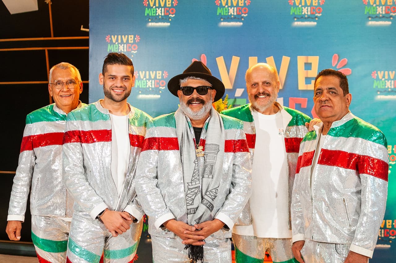 Su Majestad Mi Banda el Mexicano de Casimiro llegará a este evento especial para llenar de alegría con su propuesta musical de tecnocumbia y tecnobanda. Entre sus éxitos más destacados se encuentran: “Mambo Lupita”, “Acaramelao” y “El Camaleón”.